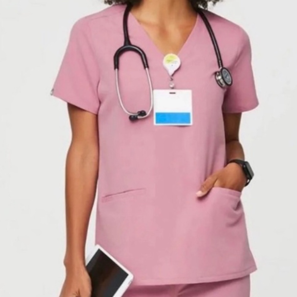 FIGS SCRUBS CHALK PINK CASMA TOP